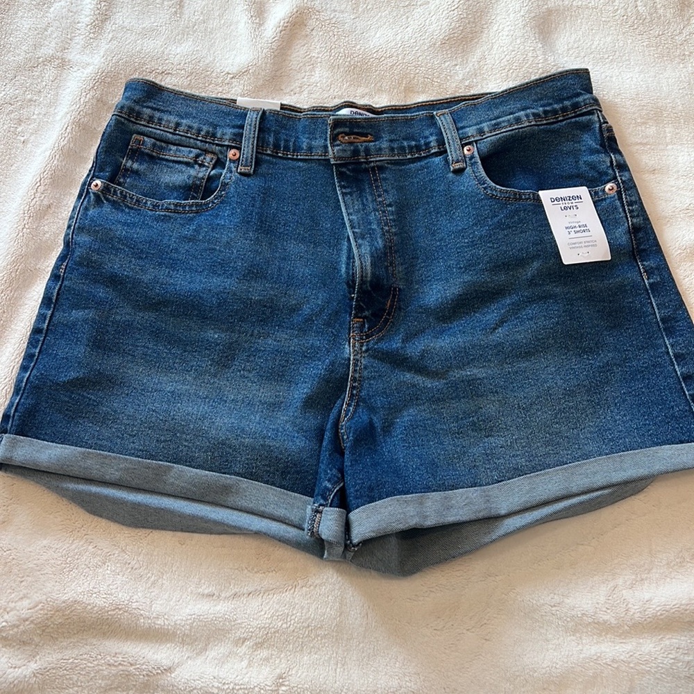 Nwt denizen from Levi’s denim shorts size 14